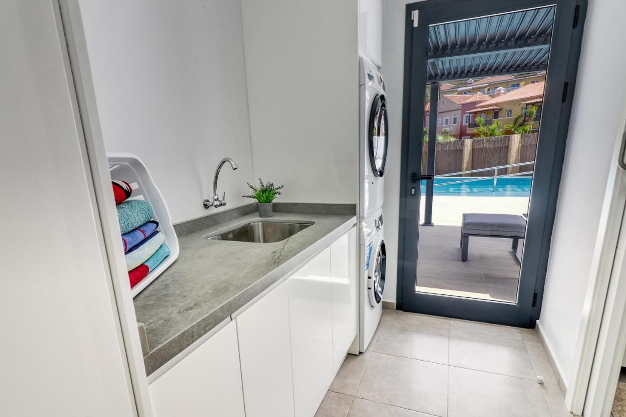Modern With Elevator, Patio Kitchen, Loro Parque View & Heated Pool Apartamento