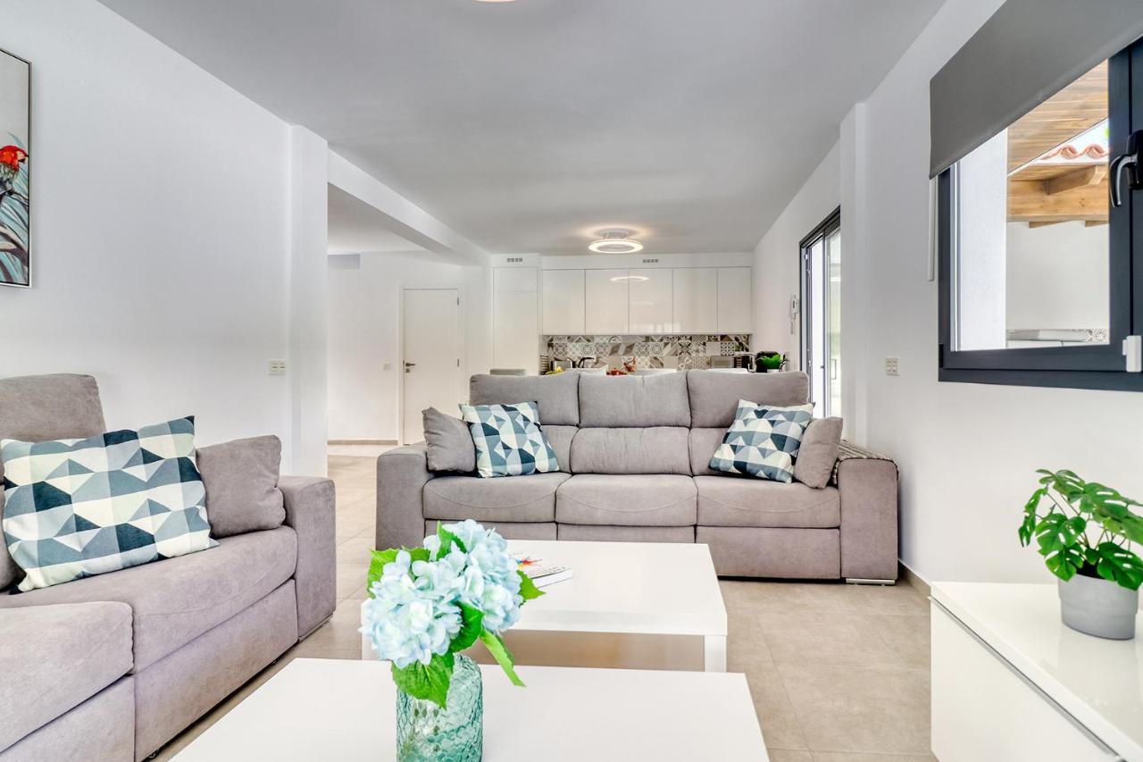 Modern With Elevator, Patio Kitchen, Loro Parque View & Heated Pool Appartamento *